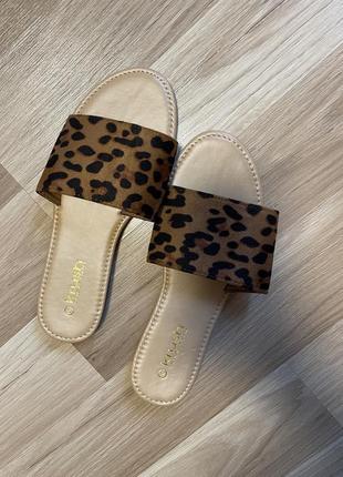 Продам женские тапочки размер 36.5 цена 400 гривен новые