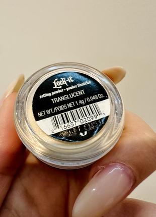 Фінішна прозора пудра kvd kat von d lock-it setting powder translucent4 фото