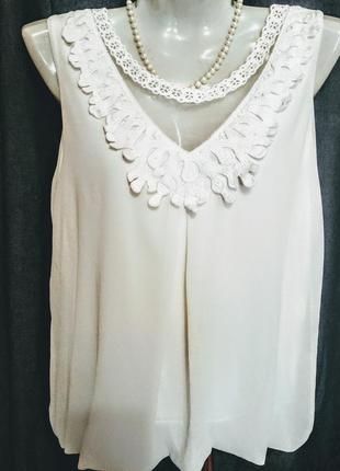 Шикарна біла блузка, ніжна, повітряна.