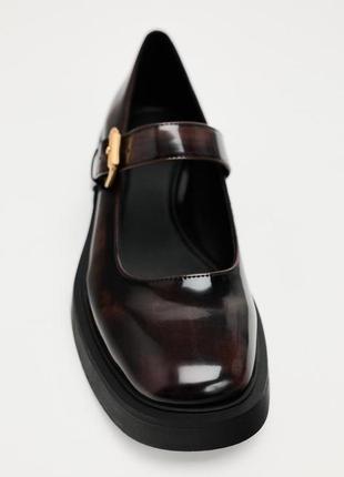 Туфли с брашированным эффектом и невысокими каблуками туфли мери джейн зара zara