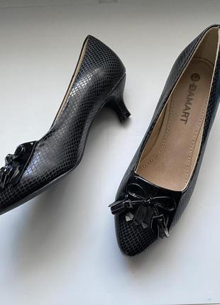 Нові туфлі kitten heels з загостреним носком човники на маленькому каблуку-чарочка