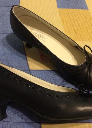 Hotter чёрные школьные туфли кожаные 23-23.5 см