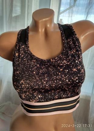 Красивий спортивний топ розмір m