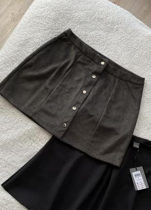Мини юбка на заклепках под замшу