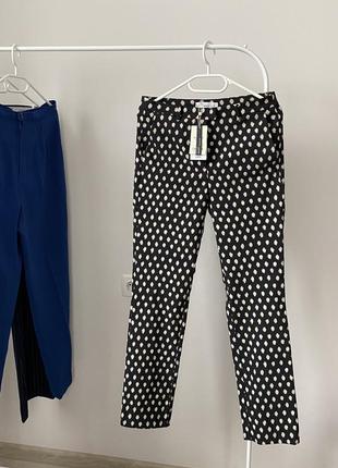 Класичні штани з принтом, цікаві брюки в крапочку