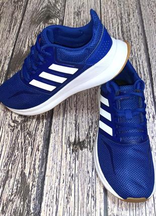 Кросівки adidas для підлітка. розмір 40