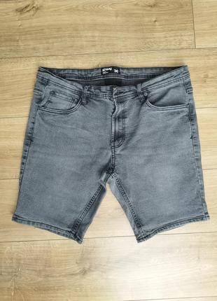 Чоловічі джинсові шорти сврого кольору, розмір 361 фото