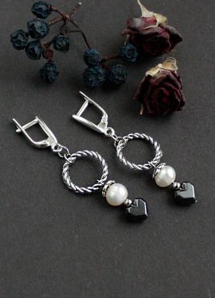 Ніжні чорно білі сережки з перлами та гематитом срібні застібки