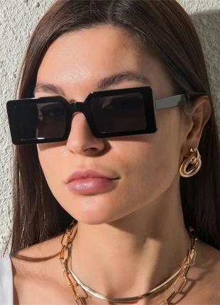 Окуляри сонцезахисні, чорні. прямокутні окуляри