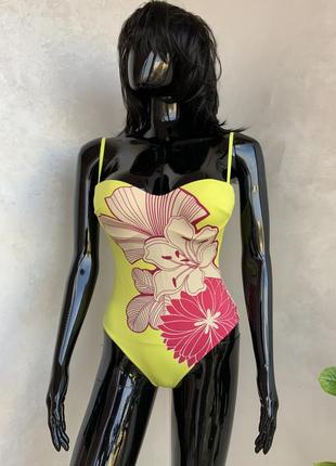 Wolford люксовый слитный купальник с цветком в лаймовом цвете6 фото