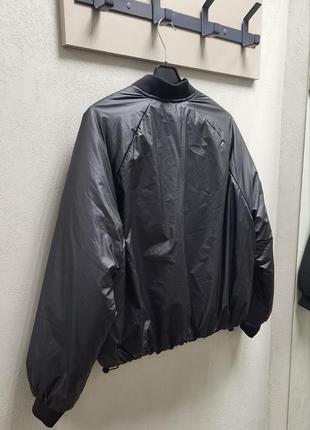 Черная деми куртка бомбер оверсайз zara - xs, l9 фото
