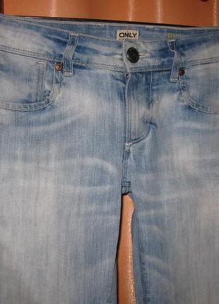 Светлые брюки джинсы с потертостями only slim low слимы зауженные км19963 фото