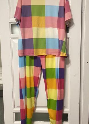 Жіночий різнокольоровий нічний костюм піжама у клітинку з круглим вирізом5 фото