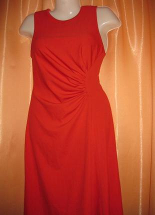 Нарядное приталенное красное платье длинное миди за коленки закрытое удобное тянется эластичное7 фото