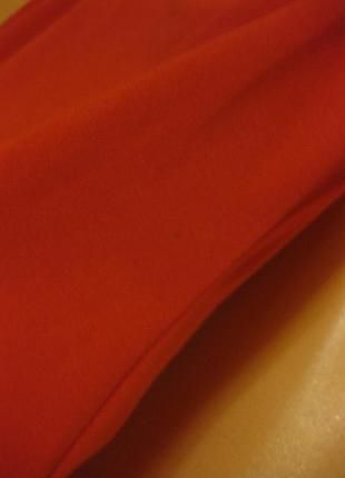 Нарядное приталенное красное платье длинное миди за коленки закрытое удобное тянется эластичное10 фото
