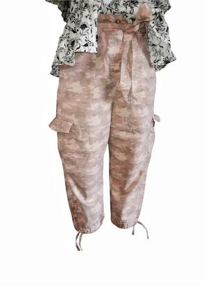Джинсы в камуфляжный принт карго джоггеры из лиоцелла m&s на резинке высокая завышенная посадка с накладными карманами штаны брюки1 фото