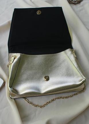 Золотистая сумка клатч в стиле известного модного дома3 фото