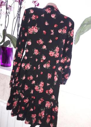 Трендовое платье на пуговицах в цветочный принт2 фото