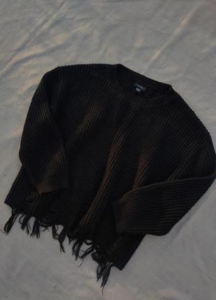 Светр з рваними елементами1 фото
