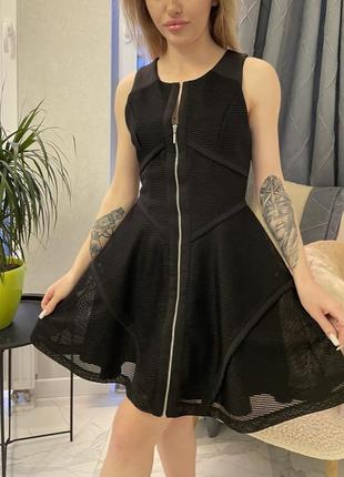 Шикарное платье guess с карманами