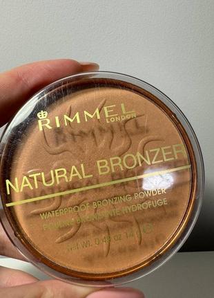 Rimmel natural bronzer waterproof powder бронзувальна пудра2 фото