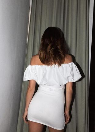 Приталенное белое платье открытые плечи zara new3 фото