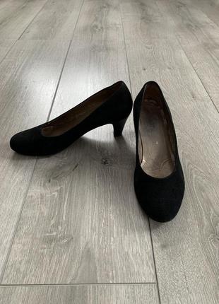 Туфлі замшеві розмір 37 стелька 24 см чорного кольору5 фото