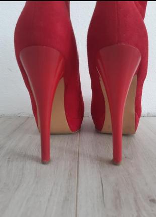 Замшевые красные ботильоны ботиночки демисезонные высокие каблуки5 фото