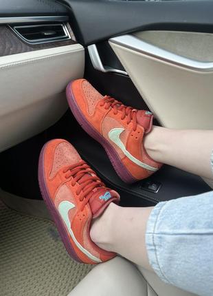 Кроссовки nike sb dunk mystic red