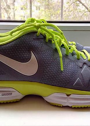 Кросівки nike.