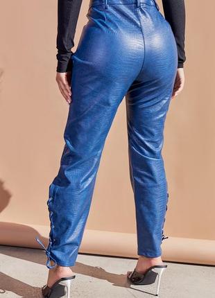Синие кожаные брюки prettylittlething3 фото