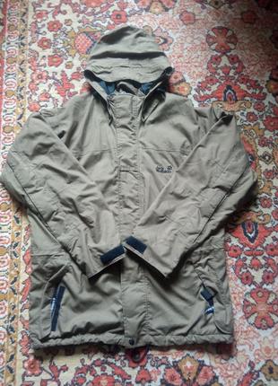 Есть такая красивая осенняя курточка, от бренда джек вулскина, цена 800 грн1 фото