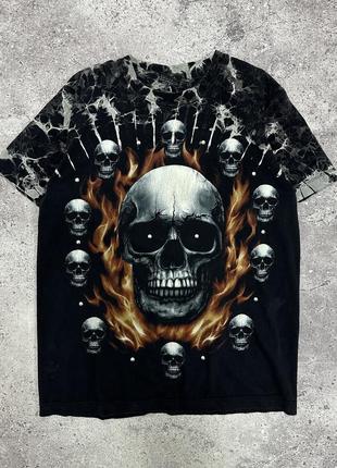 Винтажная фулпринт футболка с черепами и огнем байкерская байкер skull merch мерч