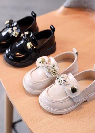 Стильные туфельки для девочек
материал эколак
застежка липучка
легкие и удобные7 фото