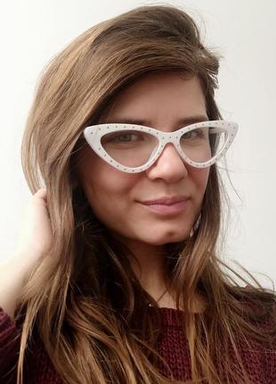 Нові стильні окуляри для іміджу, білі