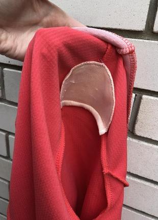Красивый розовый жакет(пиджак)без застежки из фактурной ткани и окантовкой золотой цепью2 фото
