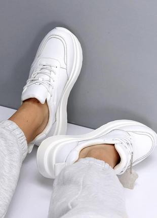 Белые женские кроссовки на высокой подошве утолщенной из натуральной кожи2 фото