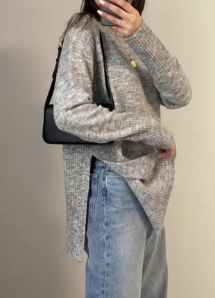 Пушистый шерстяной оверсайз свитер с высокими разрезами9 фото
