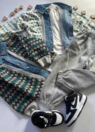 Крутий костюм трійка
🎈 кофта+штани+реглан
🖤 кофта з трендовим принтом та з імітацією джинсової рубашки
🖤 реглан - трикотаж
🖤 спортивні штани