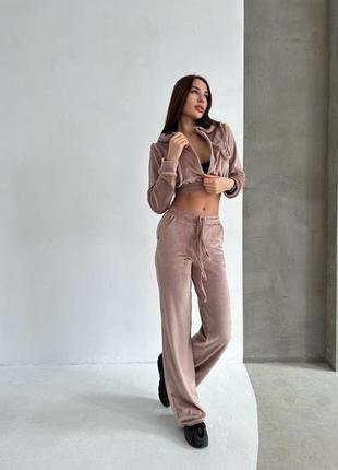 Женский велюровый костюм