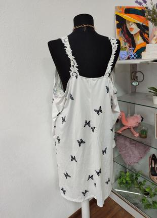 Стильна батальна сукня трапеція, відкриті плечі принт метелики, з мереживом6 фото