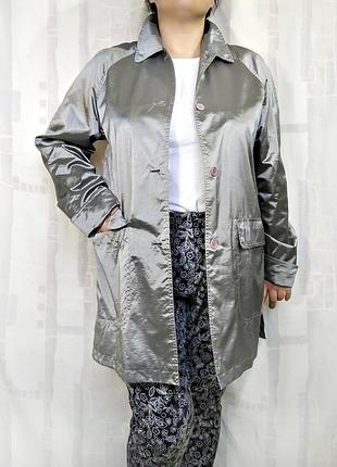 Легкий серебристый плащ