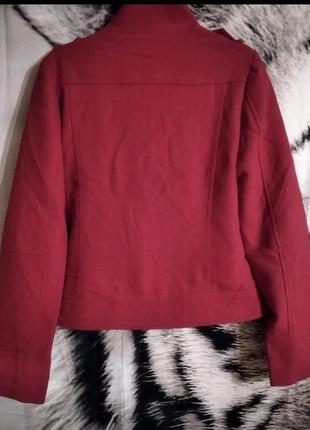 Стильне червоне укорочене пальто bershka3 фото
