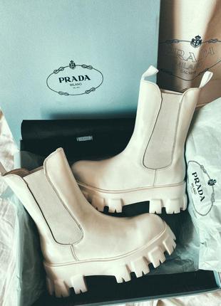 Жіночі черевики prada boots