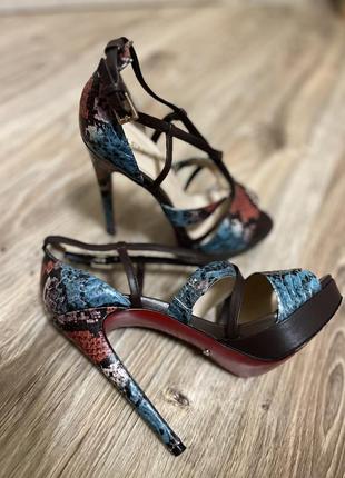 Босоніжки шкіряні