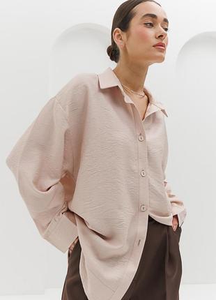 Жіноча сорочка oversize світло-бежева з жатою текстурою4 фото