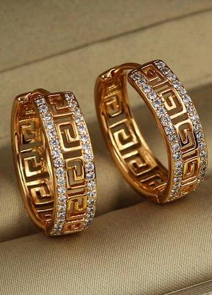 Серьги xuping jewelry с греческим узором бортики из камешков 2,2 см золотистые