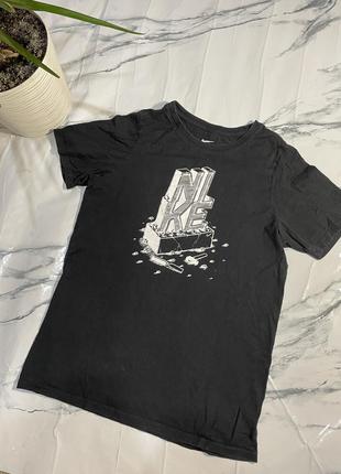 Nike t-shirt