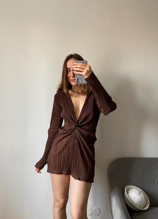 Гофрированное платье мини шоколадного цвета4 фото