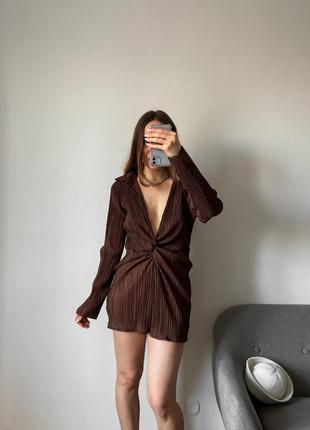 Гофрированное платье мини шоколадного цвета5 фото